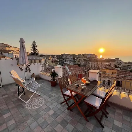 Residenzia Del Popolo - Rooftop Terrass With Ocean View In Pizzo Old Town Апартаменты *