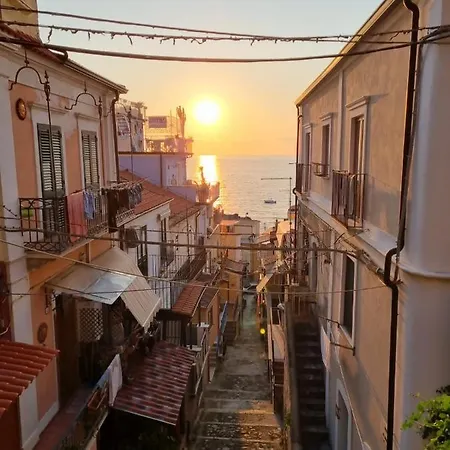 Residenzia Del Popolo - Rooftop Terrass With Ocean View In Pizzo Old Town Апартаменты *