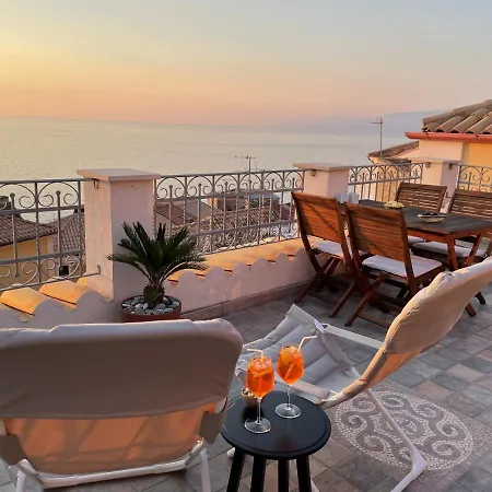 Апартаменты Residenzia Del Popolo - Rooftop Terrass With Ocean View In Pizzo Old Town Пиццо